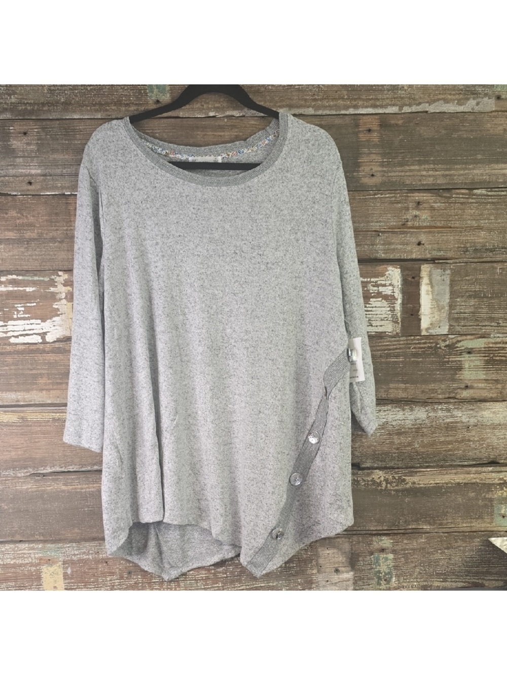 Women’s 89th&Madison Gray Asymmetrical Silver Button Tunic Style Top. Size 2X